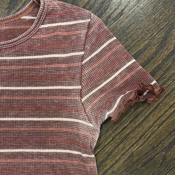 Teens Distressed Striped Ribbed Crop Top by American Eagle (size small) - Picture 3 of 7